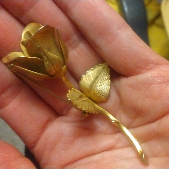Giovanni Gold Rose VTG Brooch - Picture 2 of 4